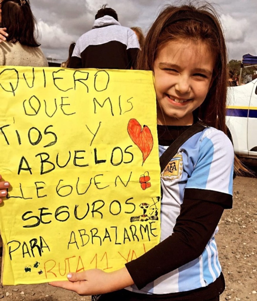 Algunos de los carteles que los vecinos llevaron a la movilización